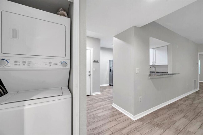 Building Photo - 6449 Cypressdale Dr