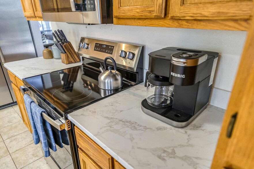 Building Photo - 6591 Enchanted Valley Dr