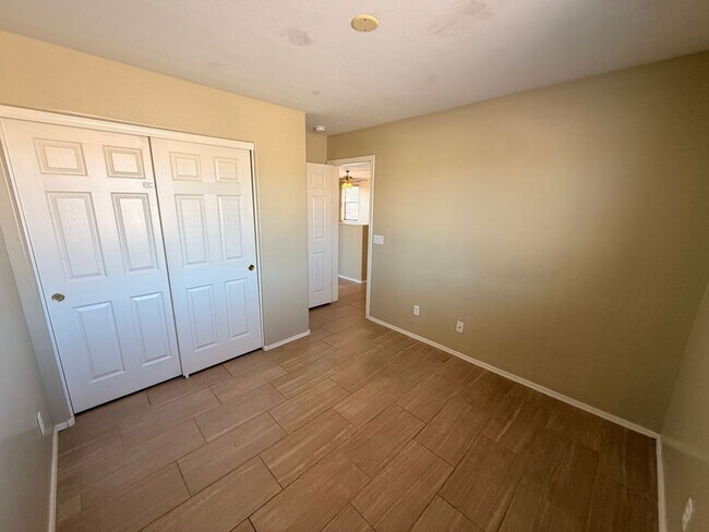 Building Photo - Updated 4x2 Buckeye Home *NO* Carpet & Downstairs Primary Bed!