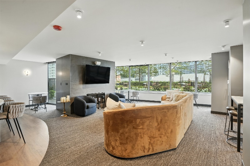 Building Photo - 531 N Kingsbury St