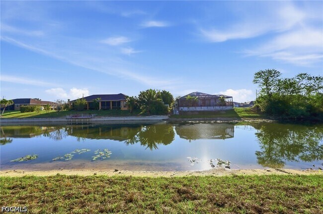 Building Photo - 2105 NE 1st Ave