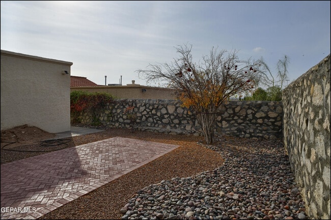 Building Photo - 237 N Alto Mesa Dr