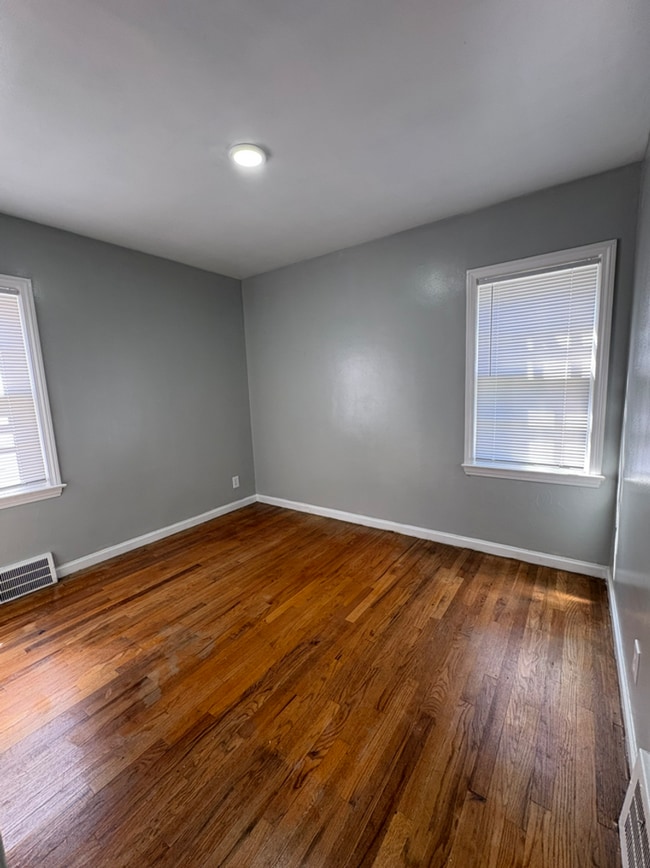 Building Photo - 5115 Farmbrook St