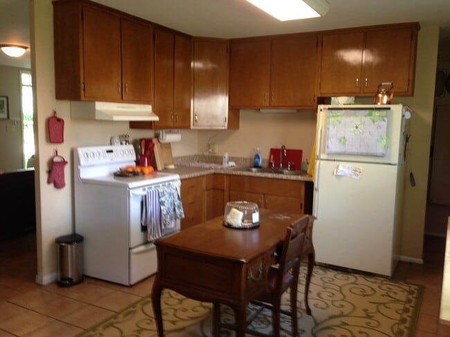 Building Photo - 3 Bedroom w/Fenced Yard