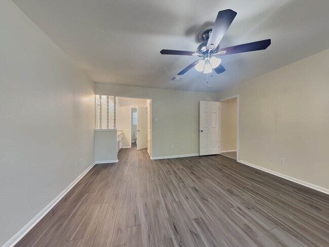 Building Photo - 11639 Idlebrook Dr