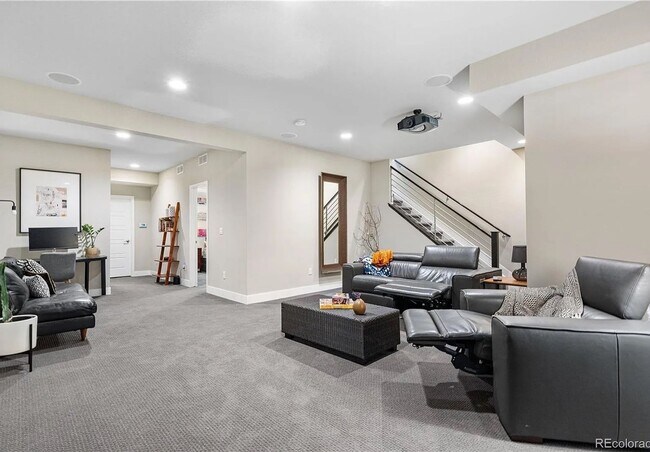 Building Photo - Stunning 4BR House on corner lot in Denver...