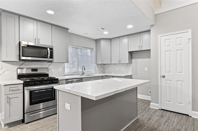 Building Photo - 31 S Stony Bridge Cir