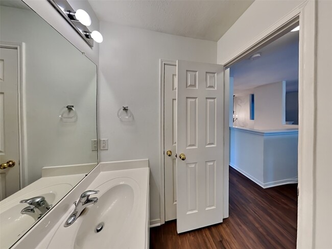 Building Photo - 3719 Pine Lake Dr