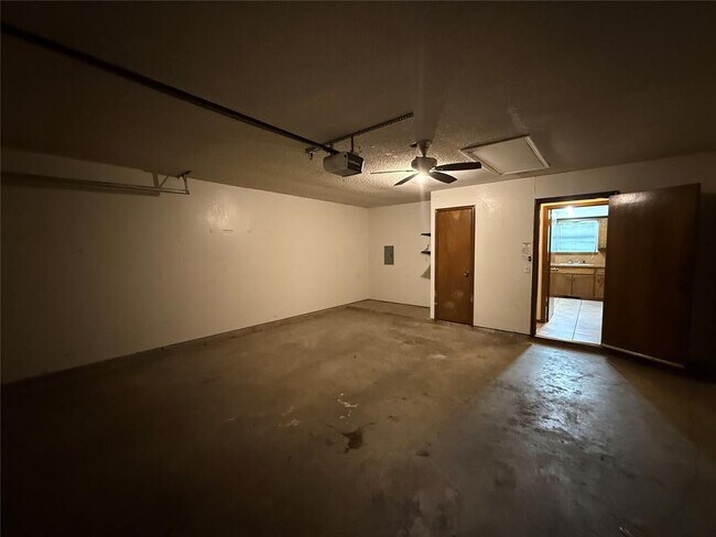 Building Photo - 7109 NW 117th Terrace