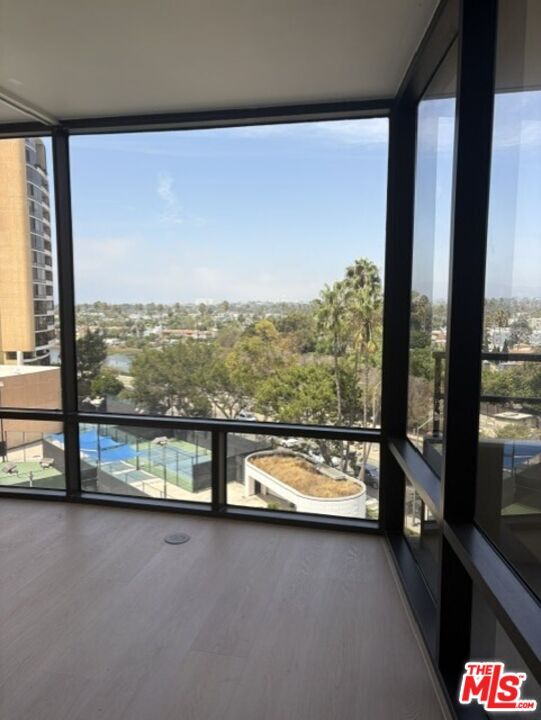 Building Photo - 4337 Marina City Dr