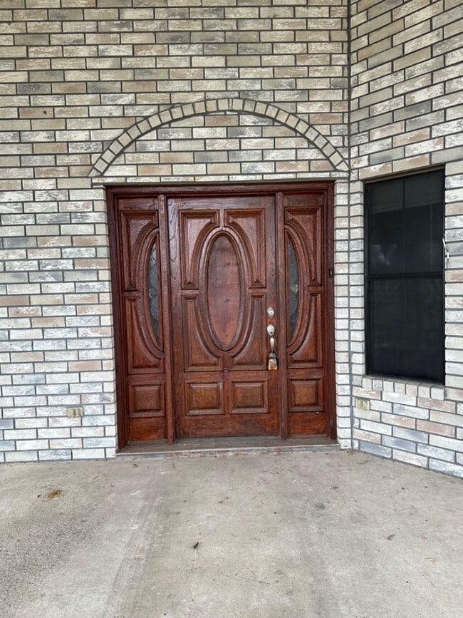 Building Photo - 2729 Palmer Dr