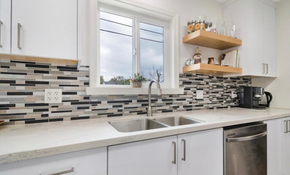 Building Photo - 10100 Sophia Ave