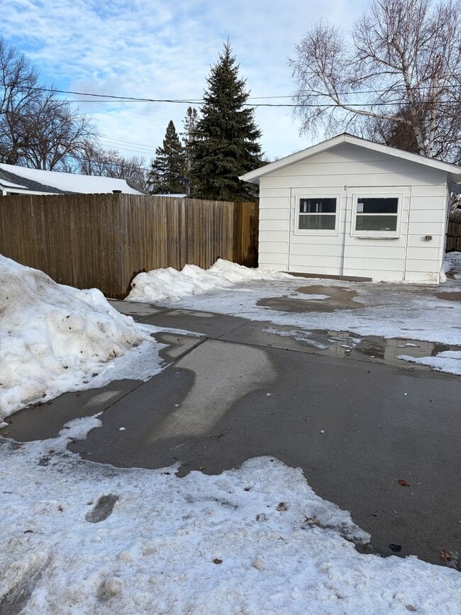 Building Photo - 1524 5th Ave N