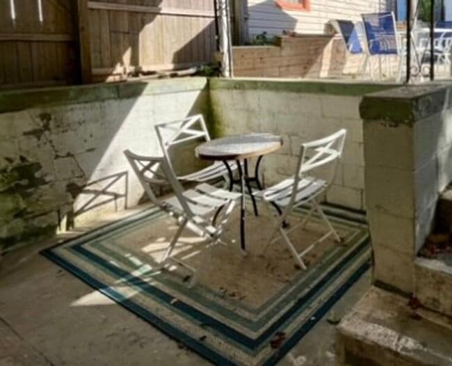 Building Photo - 155 Labelle St