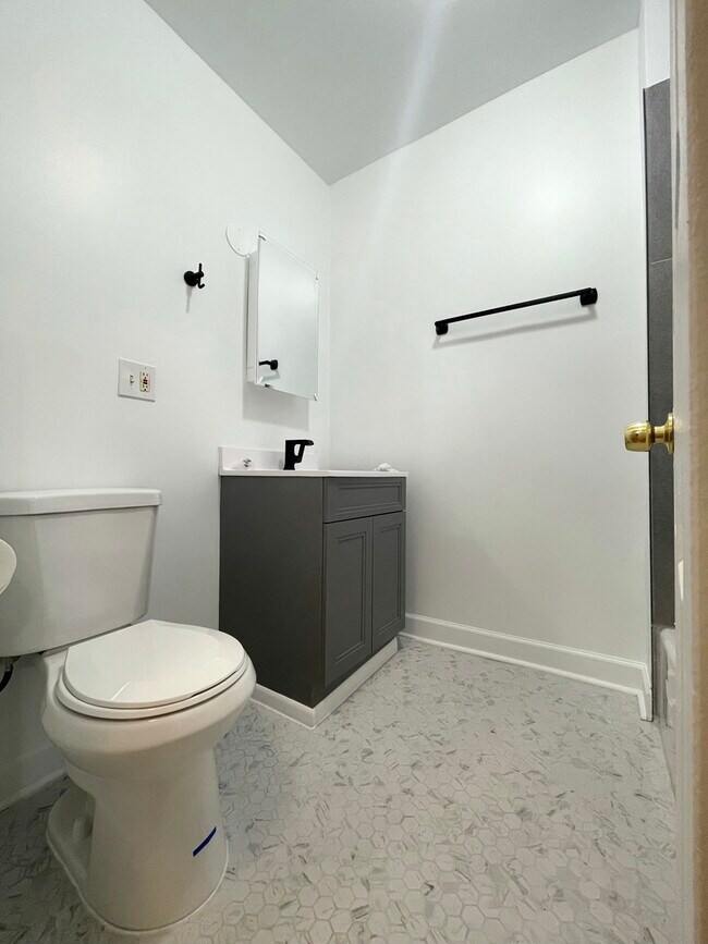 Building Photo - 3601 W Le Moyne St