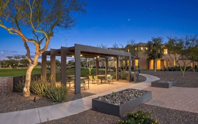 Building Photo - Move In Ready!stunning 3 bedroom, 2.5 bathroom home located in Phoenix!