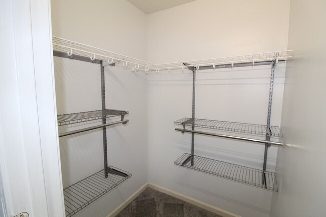 Building Photo - 869 Camelot Ln