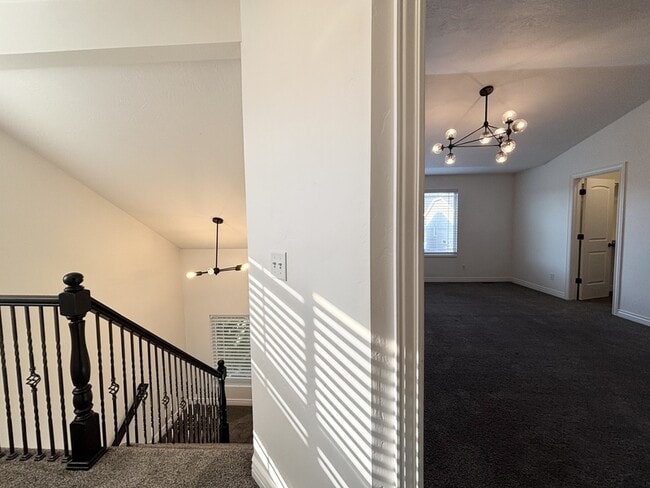 Building Photo - 632 E Long Shadow Dr