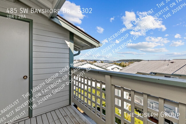 Building Photo - 485 SW Bayshore Dr