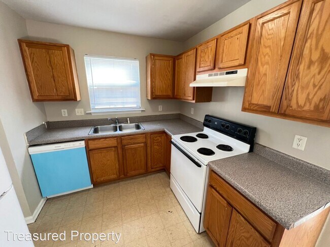 Building Photo - 3 br, 2 bath House - 501 W. Carver St