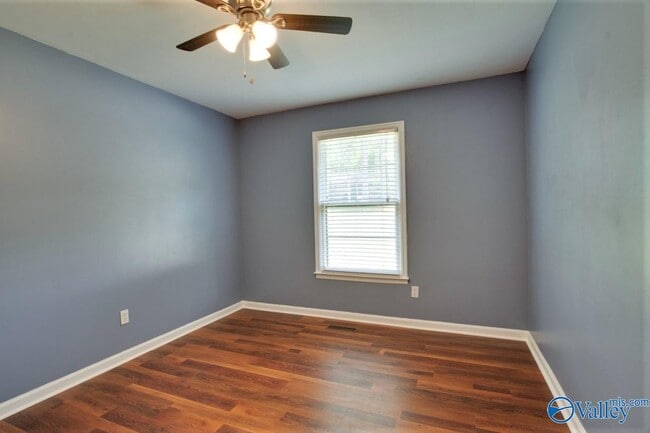 Building Photo - 697 Crestview Dr