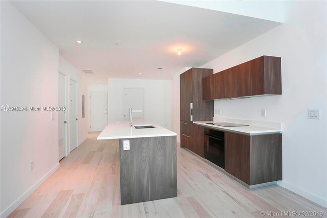 Building Photo - 480 NE 31st St