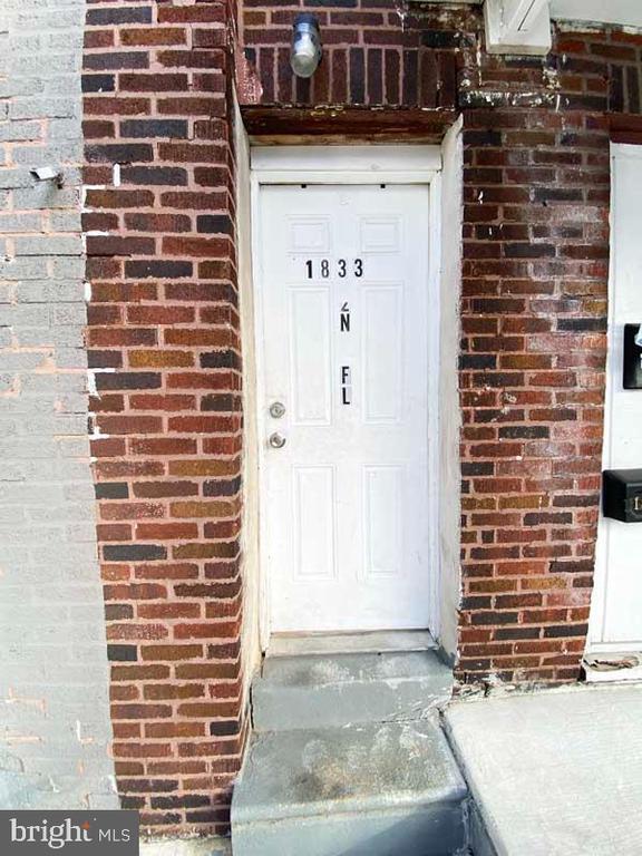 Building Photo - 1833 W Rockland St