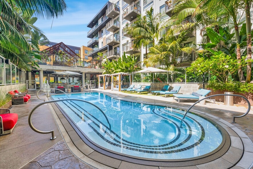 Primary Photo - Artisan