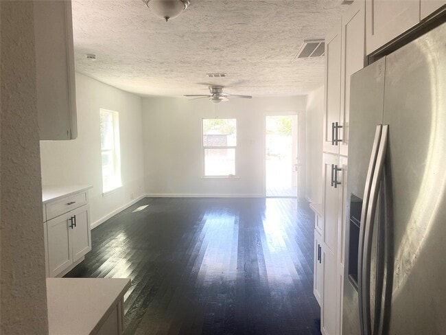 Building Photo - 7410 Longview St