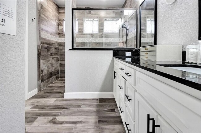 Building Photo - 7307 Diamond Dove Dr