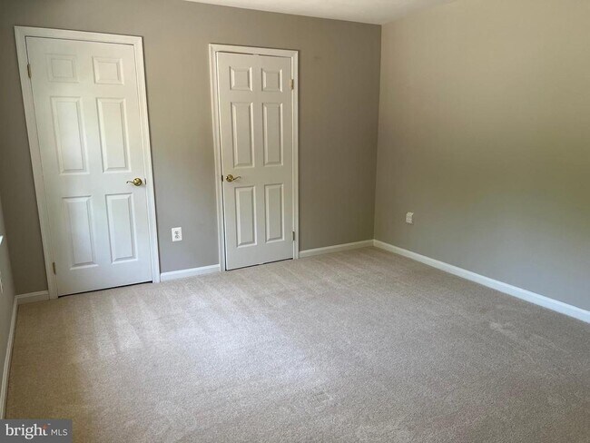 Building Photo - 10220 Cedar Pond Dr