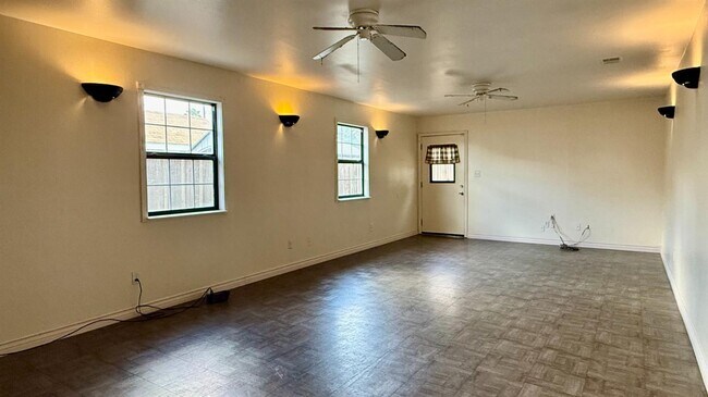 Building Photo - 1239 Chittenden Ave