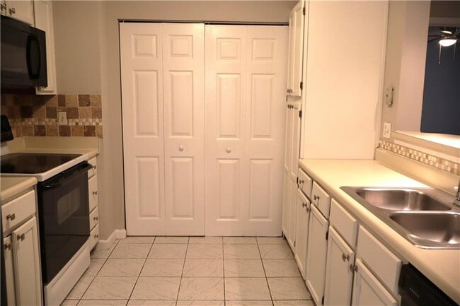 Building Photo - 308 Mill Pond Ct SE