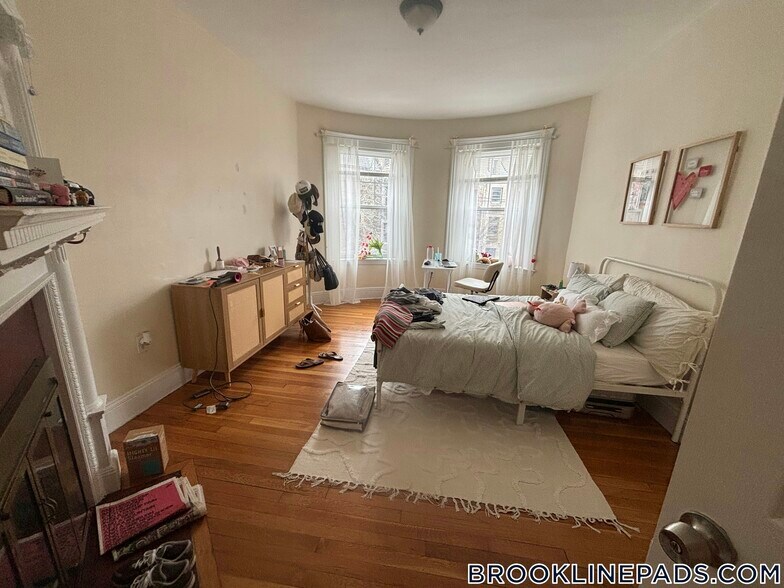 Building Photo - 191 Winthrop Rd