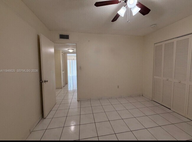 Building Photo - 1900 W 54th St