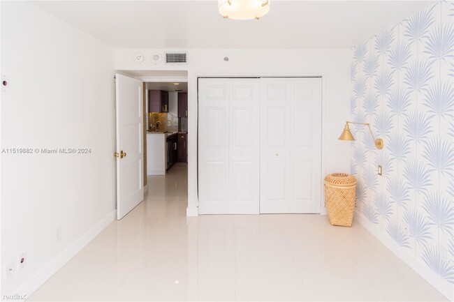 Building Photo - 1 br, 1 bath Condo - 770 Claughton Island ...