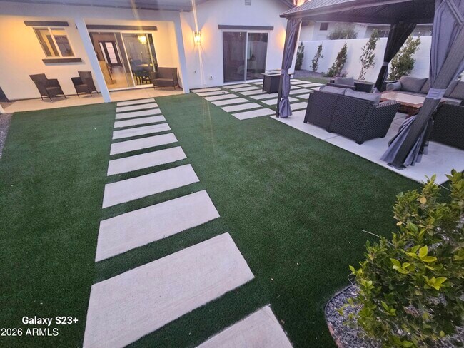 Building Photo - 2817 N 71st Pl