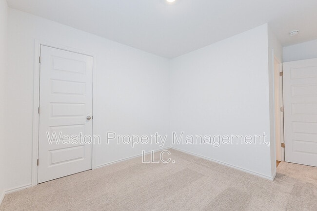 Building Photo - 5901 Bradford Pear Ln