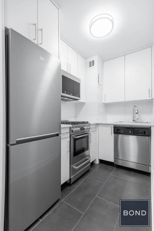 Building Photo - 405 E 56th St