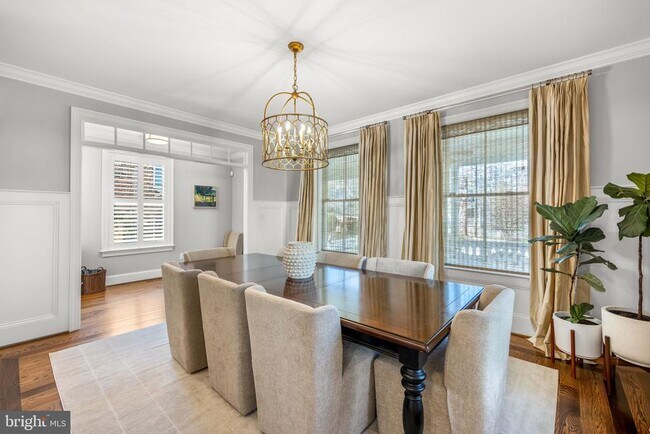 Building Photo - 323 S West St