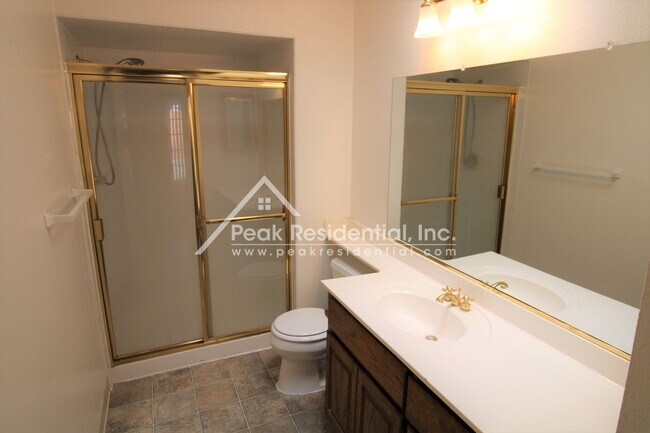 Building Photo - Spacious Foothill Farms 3bd/2ba Duplex with 2 Car Garage