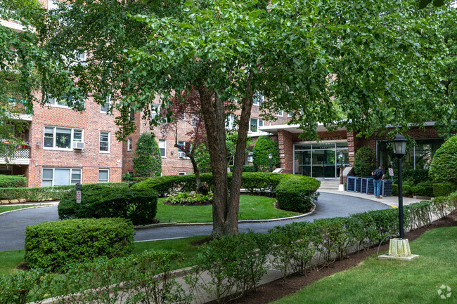 Building Photo - Hudson Manor Terrace