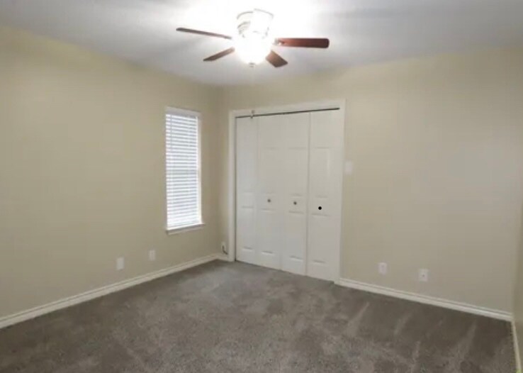Building Photo - 3319 Lexington Dr