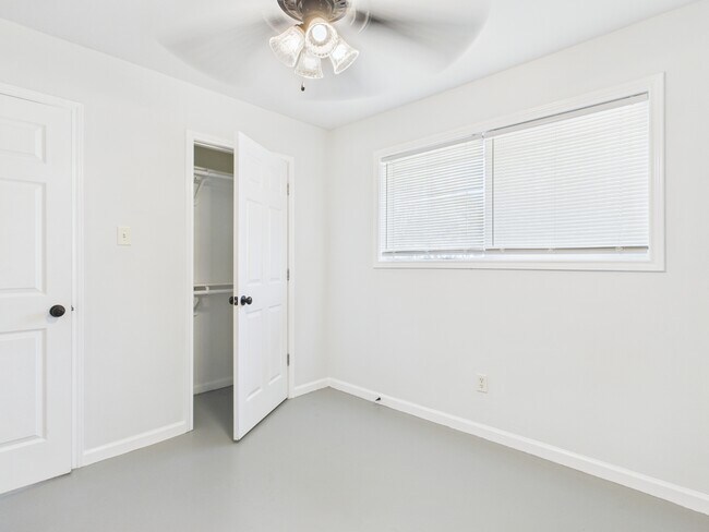 Building Photo - 107 Davis St