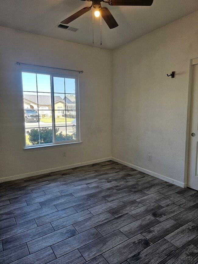 Building Photo - Single Family Home!!