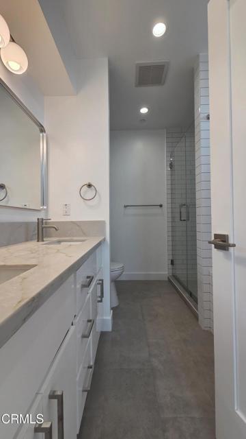 Building Photo - 915 N Ridgewood Pl