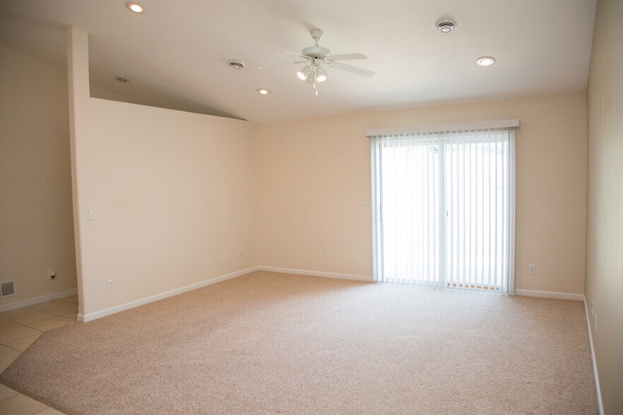 Building Photo - 2270 Fawn View Dr