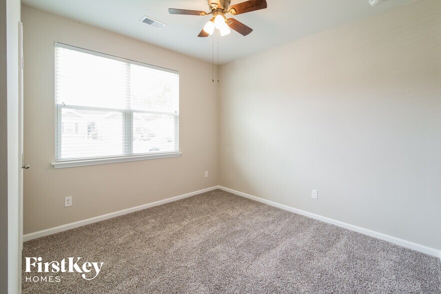 Building Photo - 510 Wayton Cir