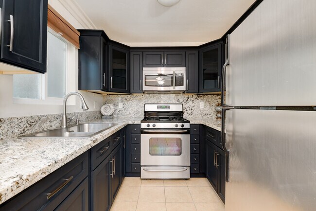 Building Photo - 194 Avenida Descanso