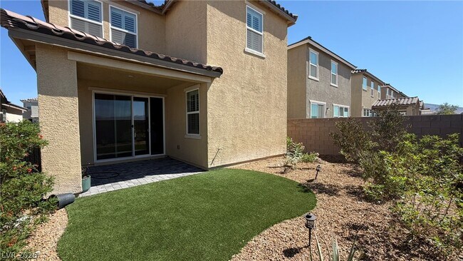 Building Photo - 2283 Teatro Ave